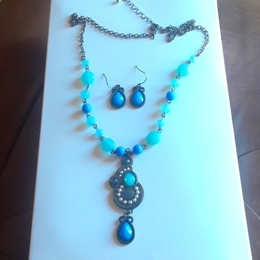 Vintage Avon JJH Beaded Necklace.